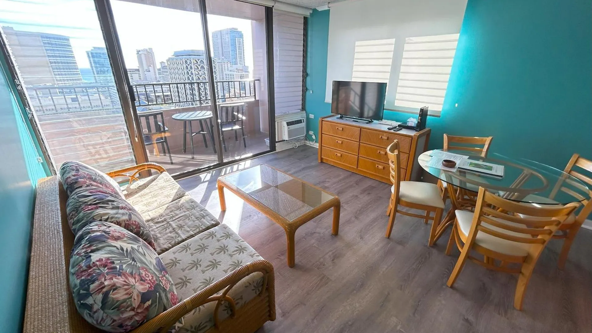 Royal Kuhio 1712 - Spacious Corner Unit With Stunning Ocean City Views In The Heart Of Waikiki! Honolulu Feriehus
