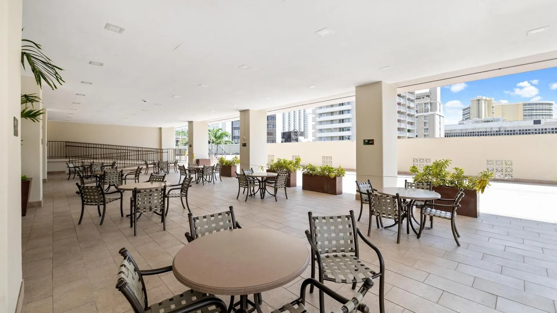 Feriehus Royal Kuhio 1712 - Spacious Corner Unit With Stunning Ocean City Views In The Heart Of Waikiki! Honolulu