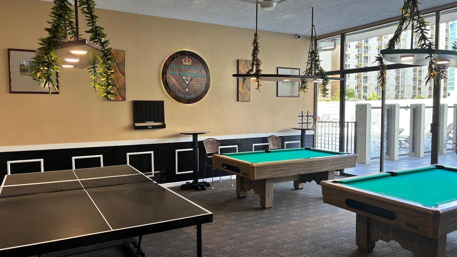 Royal Kuhio 1712 - Spacious Corner Unit With Stunning Ocean City Views In The Heart Of Waikiki! Honolulu
