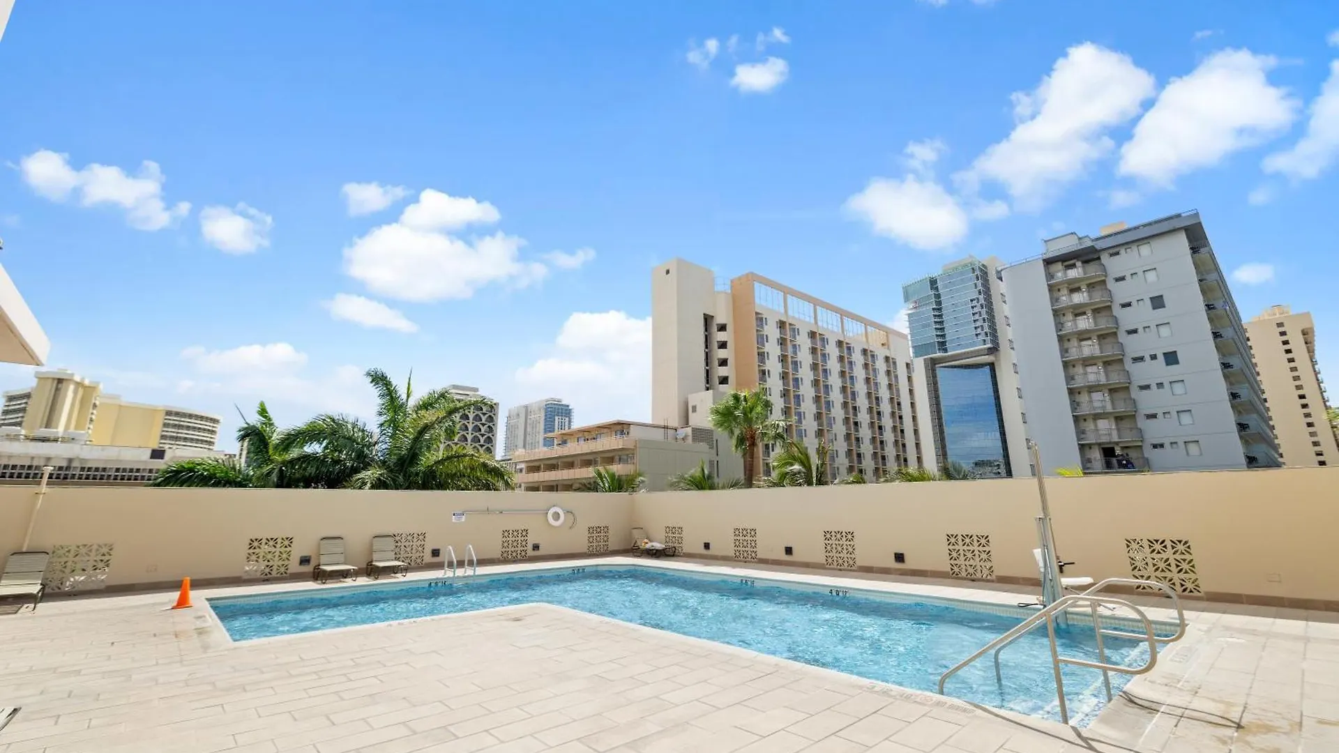 Royal Kuhio 1712 - Spacious Corner Unit With Stunning Ocean City Views In The Heart Of Waikiki! Honolulu